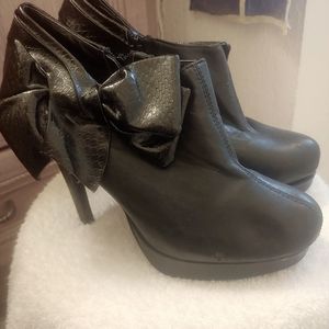 Black Bow Heels Size 8.5